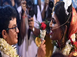 বিবাহ বন্ধনে আবদ্ধ হলেন এক রুপান্তরকামী জুটি, পশ্চিমবঙ্গে এমন বিয়ে এই প্রথম
