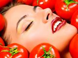 টমেটোর ফেস মাস্ক ব্যবহারেই ত্বক হবে উজ্জ্বল, মসৃণ! জেনে নিন কী করবেন