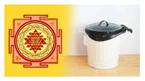 Vastu Tips For Dustbin: ভুল করেও এই দিকে রাখবেন না ডাস্টবিন, অর্থ কষ্ট লেগেই থাকবে!