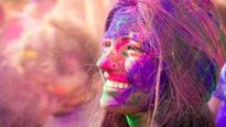 Holi 2023: হোলির রঙ থেকে চুল বাঁচাতে কী করবেন? দেখে নিন কিছু টিপস