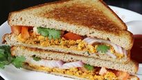 Egg Bhurji Sandwich: সন্তানকে কী টিফিন দেবেন ভাবছেন? বানিয়ে ফেলুন এগ ভুর্জি স্যান্ডউইচ