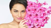 ফুলের মতো ত্বক চান? এই ৫ ফুলের ফেসপ্যাক বানিয়ে মুখে মাখুন!