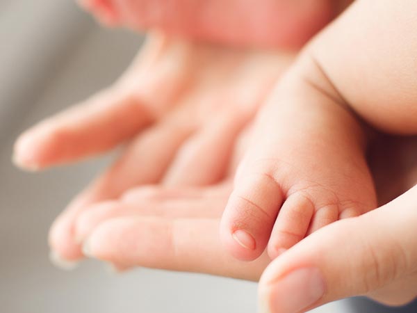 press-these-points-to-make-baby-stop-crying