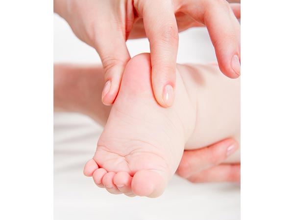 press-these-points-to-make-baby-stop-crying