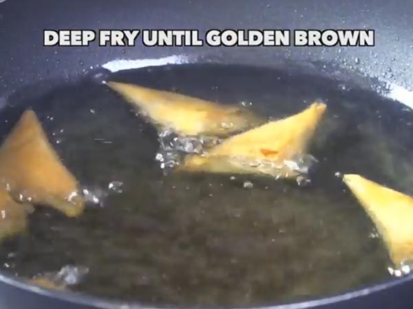 মুরগির মাংসের সিঙ্গারা বানানোর সহজ রেসিপি