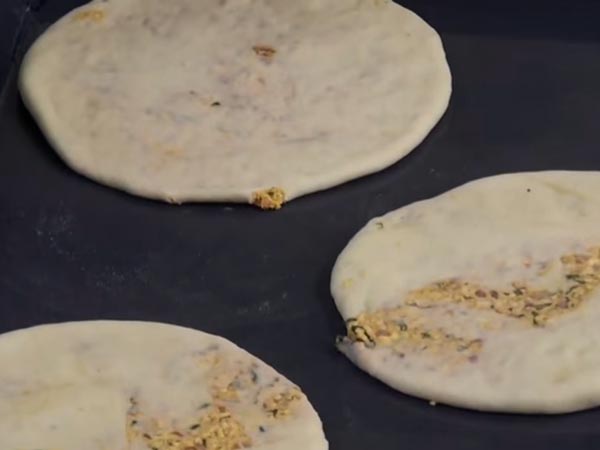 পনিরের কুলচা বানানোর সহজ পদ্ধতি