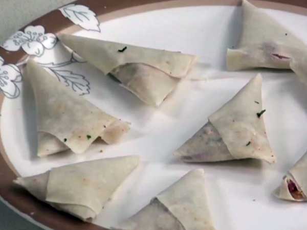 সহজ পেঁয়াজ চিড়ের সিঙ্গারা 