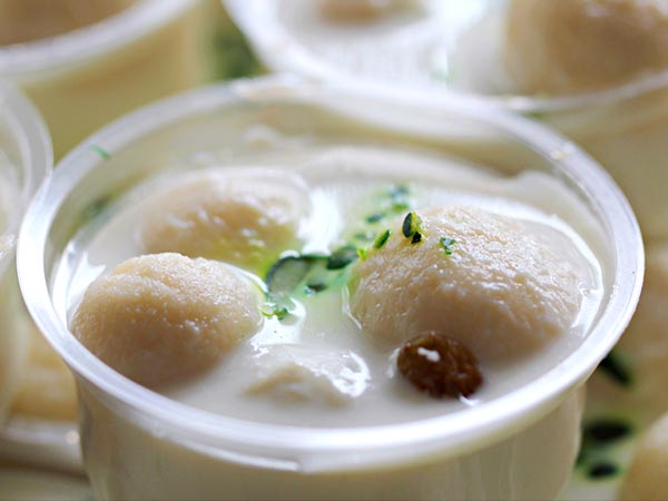 বাংলার সেরা মিষ্টিগুলির একটি হল রসমালাই বাংলার সেরা মিষ্টিগুলির একটি হল রসমালাই