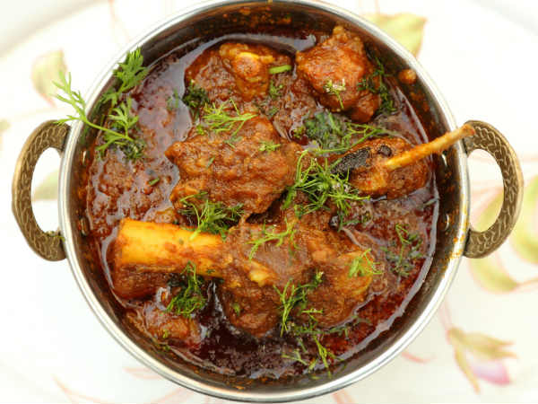 বাঙালিদের মতো না হলেও খাওদা-দাওয়ার বিষয়ে কোনও অংশে পিছিয়ে নেই কশ্মীরিরাও। বাঙালিদের মতো না হলেও খাওদা-দাওয়ার বিষয়ে কোনও অংশে পিছিয়ে নেই কশ্মীরিরাও।