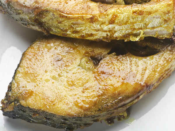 বৃষ্টি আসতেই প্রতিটি বাঙালিরই মনটা কেমন ইলিশ ইলিশ করে ওঠে, তাই না!