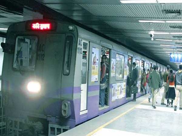 Coronavirus : Kolkata Metro issues Covid-19 guidelines for travel