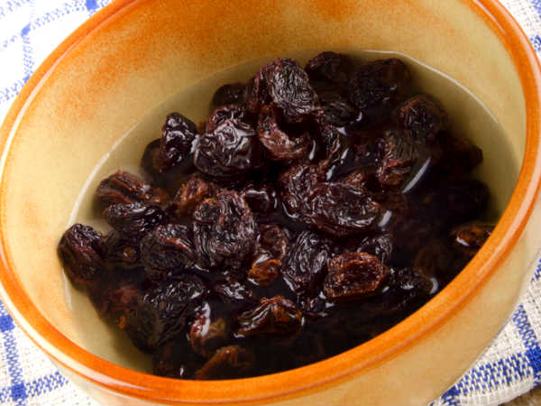 Benefits of Raisins Soaked in Water