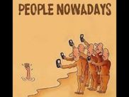 આ તસવીરોને જોઇને જાણો કે સ્માર્ટફોનની લત કોને કહે છે!