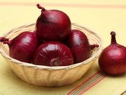 ખીલ ની સારવાર માટે ડુંગળી નો ઉપીયોગ કેમ કરવો 