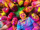 Holi 2021 : এবছর আপনার রাশি অনুযায়ী রঙ খেলুন, সৌভাগ্য বৃদ্ধি হবে!