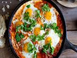 Egg Shakshuka Recipe: এবার ডিম দিয়ে বানান অন্য স্বাদের রেসিপি শাকশুকা, রইল প্রণালী