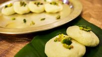 পাকা আম দিয়ে বানিয়ে ফেলুন ভাপা সন্দেশ, রইল প্রণালী