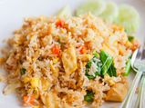  डिनर में जरुर बनाएं स्‍पाइसी एग फ्राइड राइस 