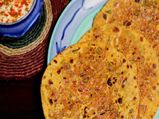 ऐसे बनाएं कुरकुरी और पौष्टिक मिसी रोटी