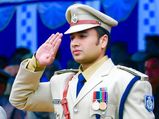 22 साल की उम्र में बन गए थे IPS, किसी मॉडल से कम नहीं है पर्सनेलिटी