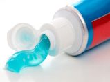 Toothpaste लगा कर पाएं इन 5 समस्‍याओं से छुटकारा