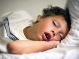 क्‍या आपका बच्‍चा भी सोते हुए मुंह से सांस लेता है, जानें इसके नुकसान