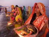 Chhath Puja: नहाय खाय से लेकर सूर्य को अर्घ्य देने तक न करें ये भूल, वरना व्रत रह जाएगा अधूरा