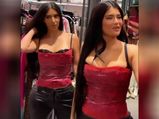 किम कार्दशियन और काइली जेनर के ट्विनिंग आउटफिट करेंगे आपको इंस्पायर