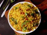 Breakfast Recipe In 5 Minutes: पोहे की मदद से तैयार करें यह हेल्दी नाश्ता