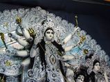 Durga Puja 2022 Mantra : अपने जीवन में सुख- समृद्धि लाने के लिए करें इन शक्तिशाली दुर्गा मंत्रों का जाप