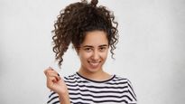 Hair Care Tips: घर पर नेचुरल घुंघराले बालों के लिए ट्राई करें DIY कर्ल जेल रेसिपी 