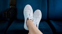 White Shoes Cleaning Tips: घर में सफेद जूतों को चमकाने के लिए अपने ये टिप्स और ट्रिक्स