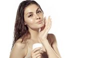 Glass Skin Cream Remedies: कोरियन महिलाओं की तरह चाहिए ग्लोइंग स्किन, घर पर बनाएं ये ग्लास स्किन क्रीम