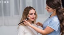 Beauty Tips: मौसम में बदलने के साथ अपने मेकअप प्रोडक्ट्स में भी करें बदलाव