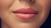 Lip Care Tips: होंठ के कालेपन से पाना है छुटकारा, ट्राई करें ये बेसन स्क्रब, गुलाब की तरह खिल जाएंगे लिप्स
