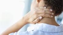 Stiff Neck Remedies: लेपटॉप और मोबाइल में ज्‍यादा टाइम स्‍पेंड करने से अकड़ गई गर्दन, तो करें ये 5 आसान से उपा