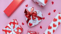 Valentine Day 2024 Gifts: इस साल वेलेंटाइन डे को बनाएं ख़ास, वास्तु के अनुसार तोहफे देखर पार्टनर से जताएं प्यार