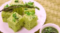 Palak Dhokla Recipe: सिंपल ढोकला खाकर हो गए है बोर, तो इस बार बनाएं पालक ढोकला