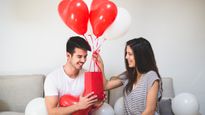Valentine's Day Gift For Boyfriend in Budget: इस वैलेंटाइन डे को बनाएं स्पेशल, बॉयफ्रेंड को दें रोमांटिक गिफ्ट