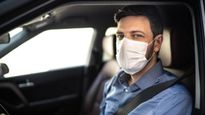 दिल्‍ली की जहरीली हवा से बचने के ल‍िए कार में मास्क लगाएं या नहीं? ड्राइव करते हुए न करें ये गलतियां