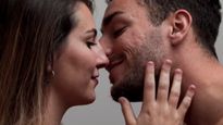 Kiss Day 2025 : होठों पर चूमने से हो सकती है ये बीमारी जानें क्या है ‘किसिंग डिजीज’ और इसके लक्षण