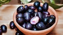 Benefits Of Jamun: जामुन खाने से ये 5 बीमारियां रहती हैं कोसों दूर, जानें किन्हें नहीं खाना चाहिए ये काला फल