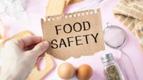 World Food Safety Day 2025 : बारिश में बढ़ जाता है फूड इंफेक्‍शन का खतरा, फॉलो करें 9 सेफ्टी टिप्स