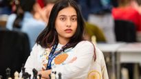 Divya Deshmukh: कौन हैं महिला शतरंज विश्व खिताब जीतने वाली दिव्या देशमुख? इनाम में मिले हैं इतने लाख रुपए
