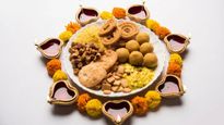 Diwali Snacks: इस दिवाली रखें घरवालों की सेहत का ध्यान, घर पर बनाकर तैयार करें ये 5 हेल्दी स्नैक्स