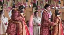 वरमाला डालते ही अर्जुन ने सानिया चंडोक को लगाया गले, सचिन तेंदुलकर का ऐसा था रिएक्शन, वीडियो वायरल
