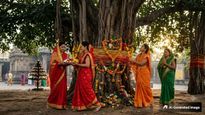 Vat Purnima Vrat Katha: वट पूर्णिमा पर यहां पढ़ें पूरी व्रत कथा, महिलाओं को मिलेगा अखंड सौभाग्य का वरदान