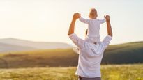 50+ Father's Day 2026 Wishes: जिसके सिर पर पिता का हाथ...फादर्स डे पर पापा को भेजें ये दिल छू लेने वाले मैसेज