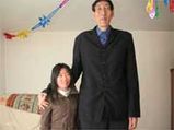 Worlds Tallest Man Becomes Worlds Tallest Father