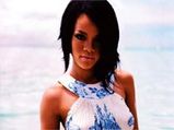 Rihana Takes A Break: Gets Wet In The Beach